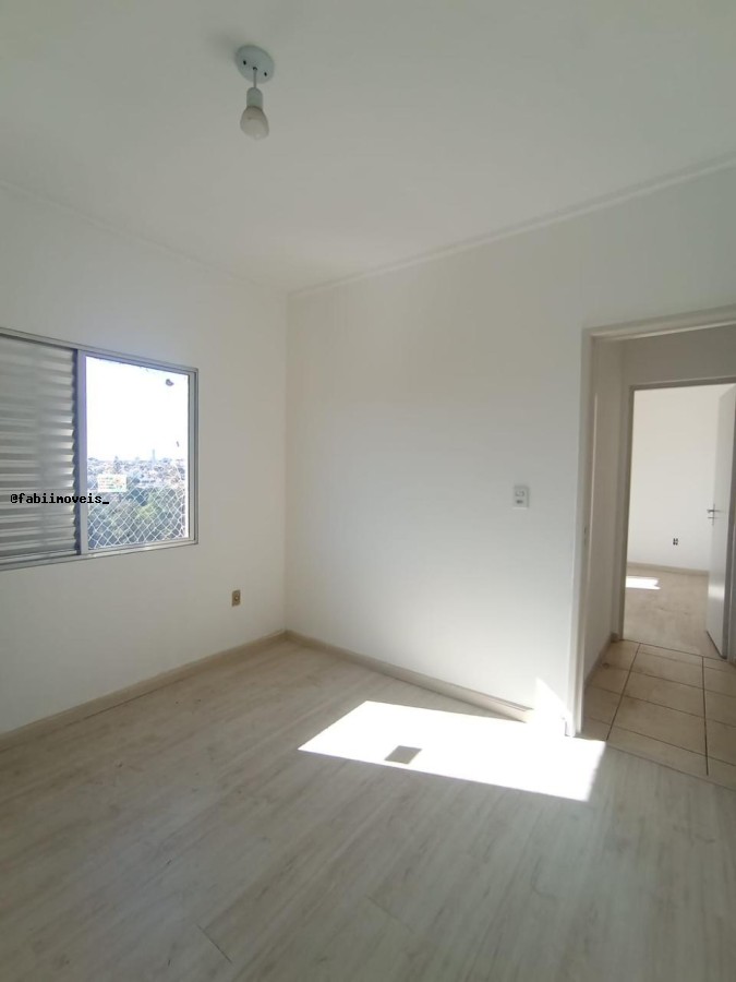 Apartamento para alugar com 3 quartos, 98m² - Foto 9