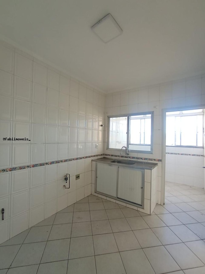 Apartamento para alugar com 3 quartos, 98m² - Foto 11