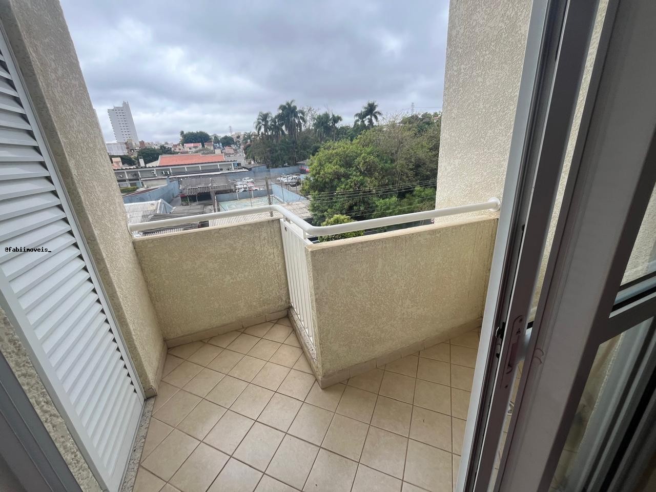 Apartamento para alugar com 3 quartos, 70m² - Foto 2